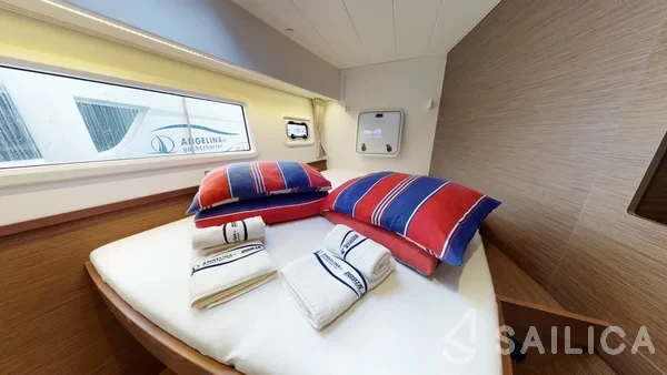 Lagoon 42 - Yacht Charter Sailica