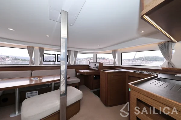 Lagoon 42 - Yacht Charter Sailica
