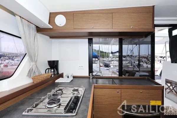 Lagoon 42 - Yacht Charter Sailica