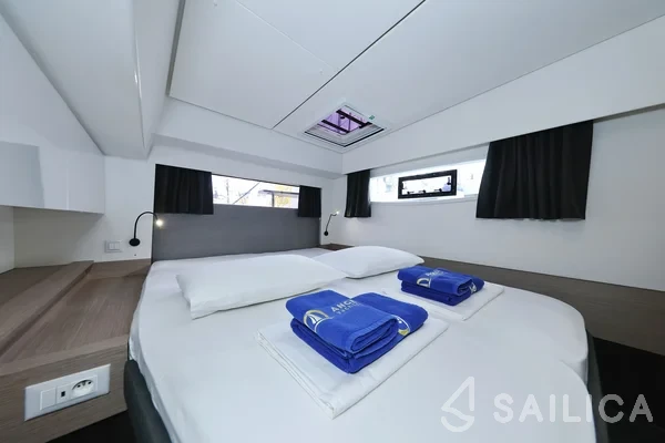 Elba 45 - Yacht Charter Sailica