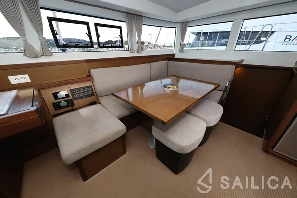 Lagoon 40 - Yacht Charter Sailica