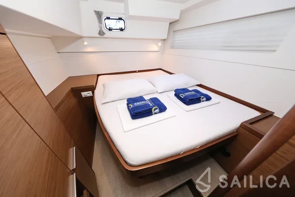 Lagoon 40 - Yacht Charter Sailica