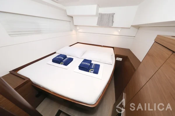Lagoon 40 - Yacht Charter Sailica