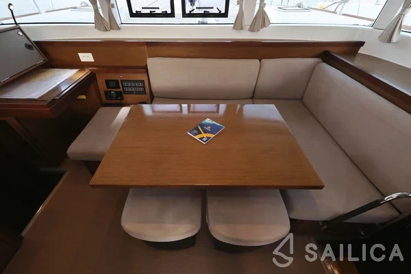 Lagoon 40 - Yacht Charter Sailica