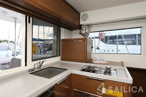 Lagoon 40 - Yacht Charter Sailica