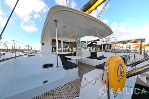 Lagoon 40 - Yacht Charter Sailica
