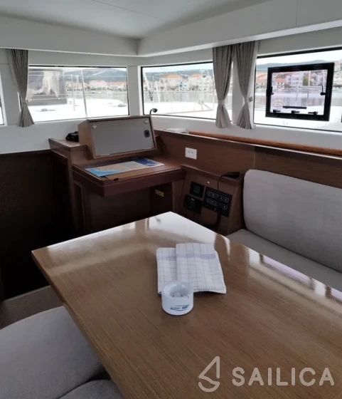 Lagoon 40 - Yacht Charter Sailica