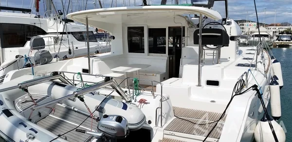 Lagoon 40 - Yacht Charter Sailica