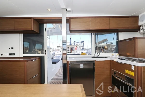 Lagoon 40 - Yacht Charter Sailica