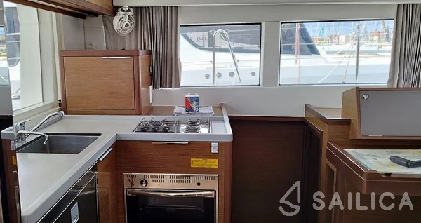 Lagoon 40 - Yacht Charter Sailica