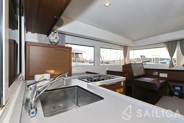 Lagoon 40 - Yacht Charter Sailica