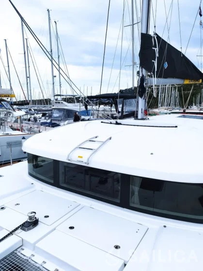 Lagoon 40 - Yacht Charter Sailica