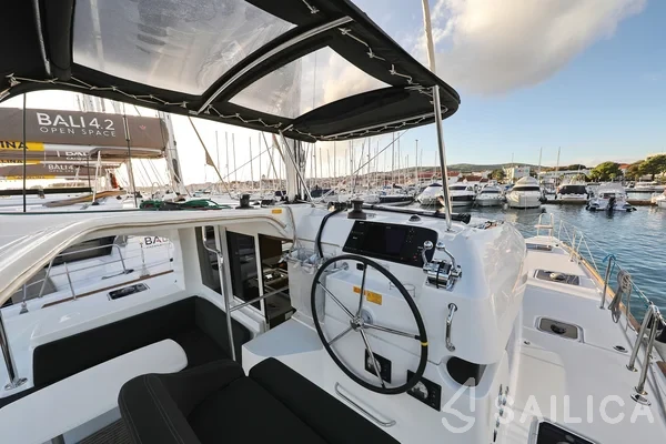 Lagoon 40 - Yacht Charter Sailica