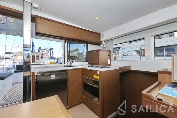 Lagoon 40 - Yacht Charter Sailica