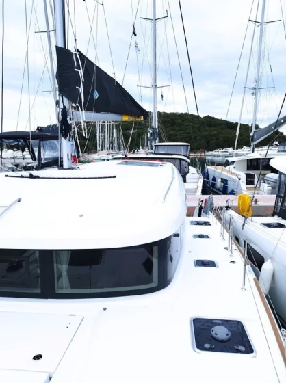 Lagoon 40 - Yacht Charter Sailica