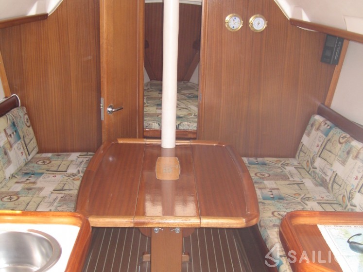 Bavaria 32 - Yacht Charter Sailica
