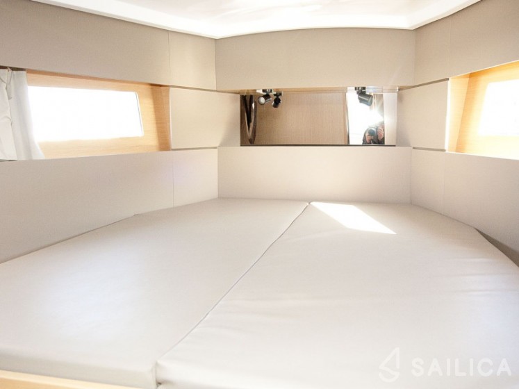 Oceanis 38 - Yacht Charter Sailica