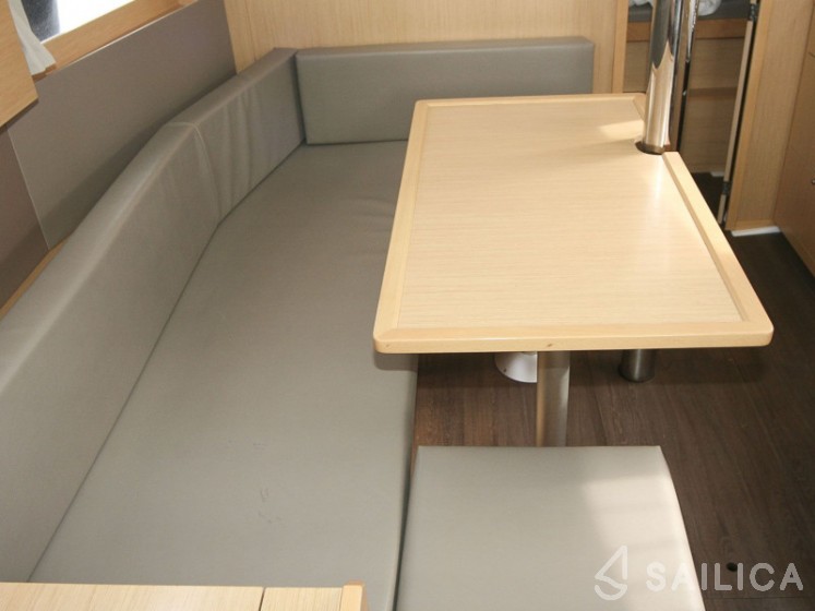 Oceanis 38 - Yacht Charter Sailica