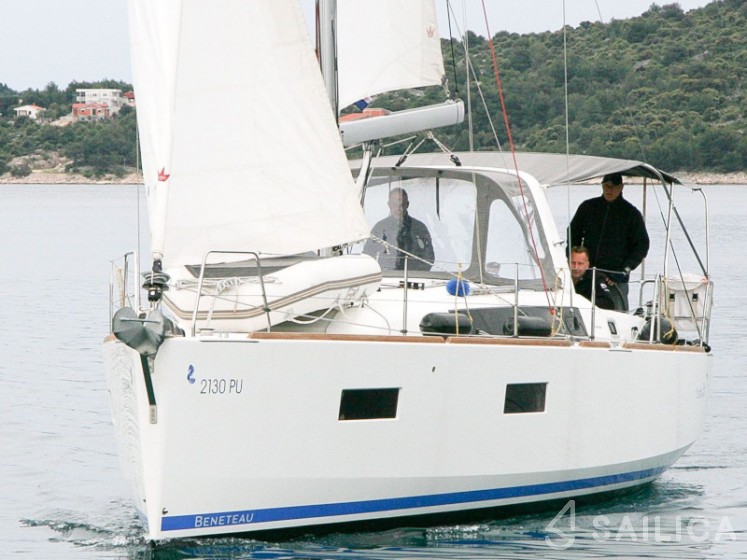 Oceanis 38 - Yacht Charter Sailica