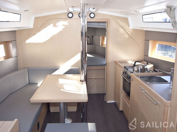 Oceanis 38 - Yacht Charter Sailica