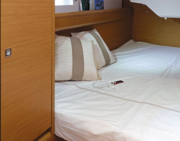Sun Odyssey 389 - Yacht Charter Sailica