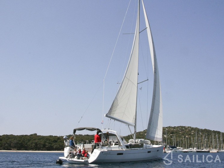 Oceanis 45 - Yacht Charter Sailica