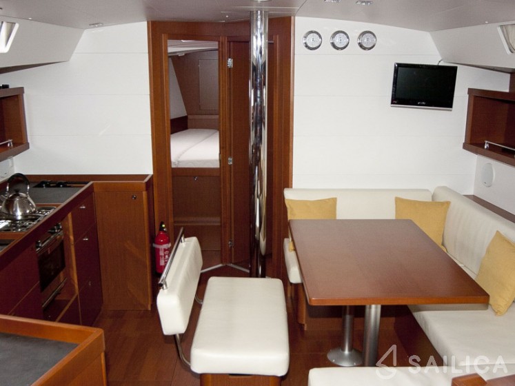 Oceanis 45 - Yacht Charter Sailica