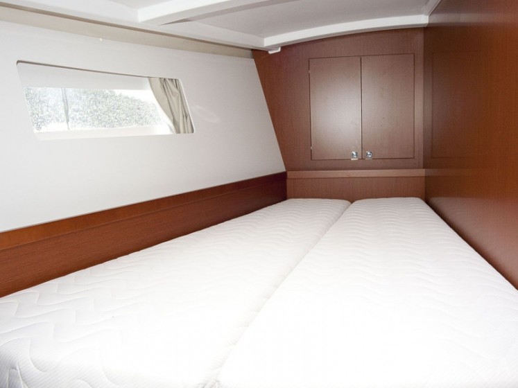 Oceanis 45 - Yacht Charter Sailica