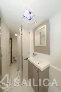 Astréa 42 - Yacht Charter Sailica