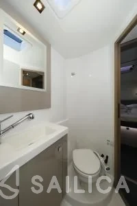 Astréa 42 - Yacht Charter Sailica