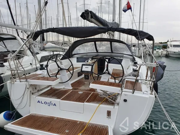 Hanse 418 - Yacht Charter Sailica