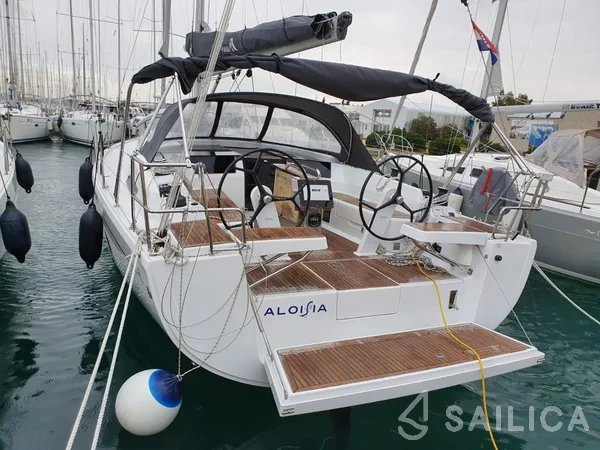 Hanse 418 - Yacht Charter Sailica