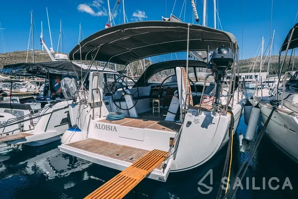 Hanse 418 - Yacht Charter Sailica