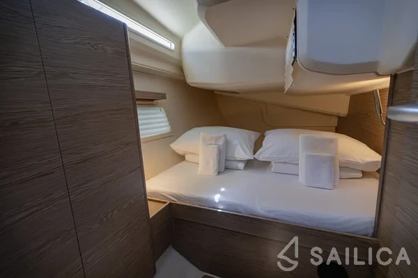 Hanse 418 - Yacht Charter Sailica