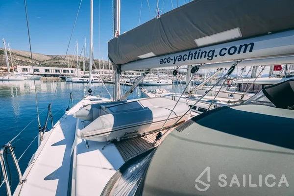 Hanse 418 - Yacht Charter Sailica
