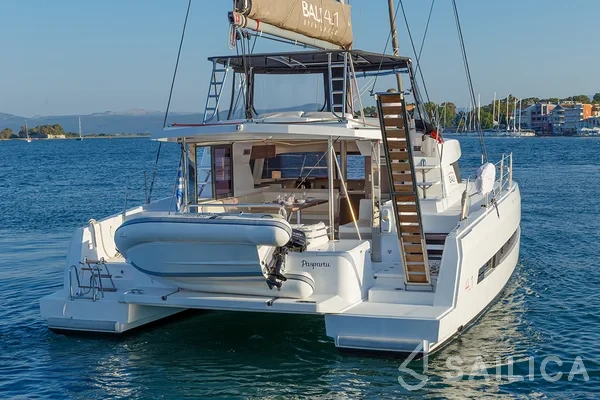 Bali 4.1 - Yacht Charter Sailica