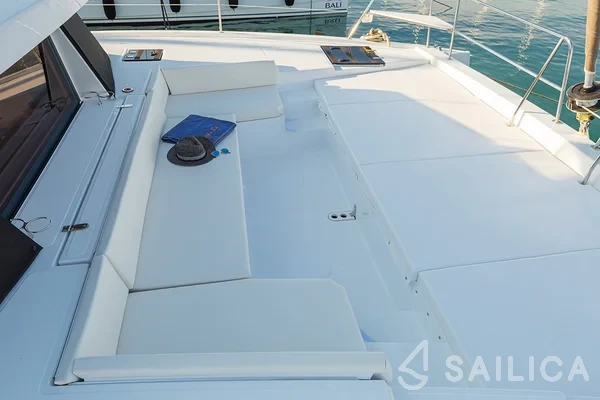Bali 4.1 - Yacht Charter Sailica