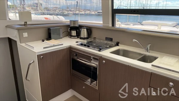 Bali 4.1 - Yacht Charter Sailica