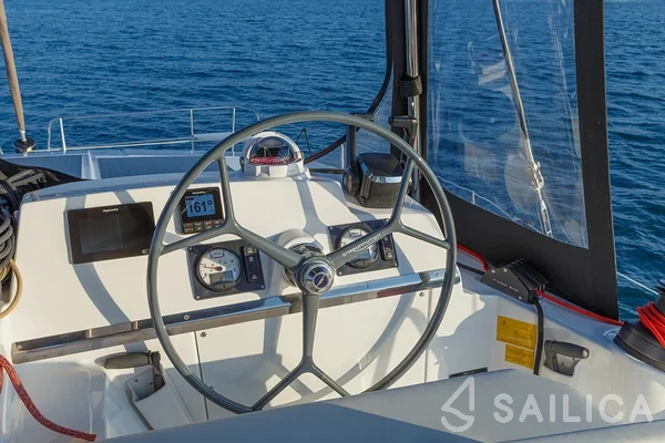 Bali 4.1 - Yacht Charter Sailica