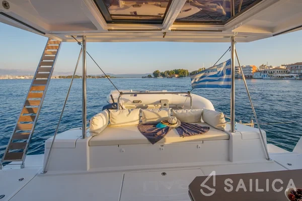 Bali 4.1 - Yacht Charter Sailica