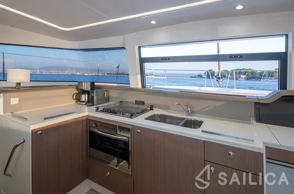 Bali 4.1 - Yacht Charter Sailica