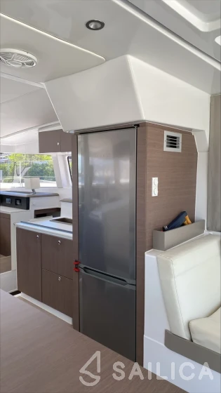 Bali 4.1 - Yacht Charter Sailica
