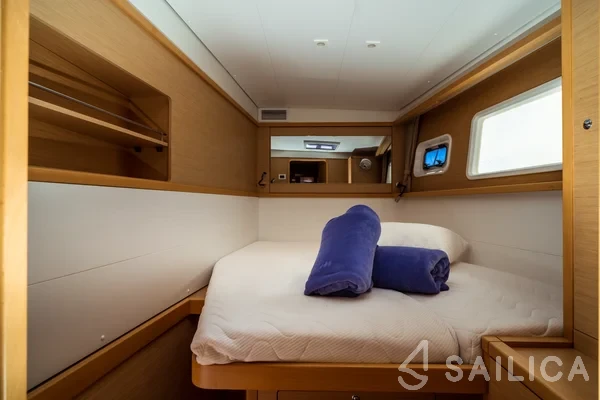 Lagoon 450  Flybridge - Yacht Charter Sailica