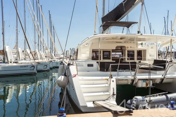 Lagoon 450  Flybridge - Yacht Charter Sailica