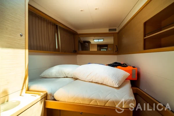 Lagoon 450  Flybridge - Yacht Charter Sailica