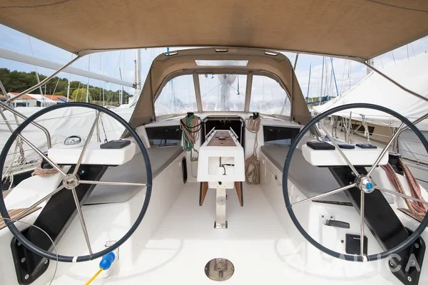 Dufour 360 GL - Yacht Charter Sailica