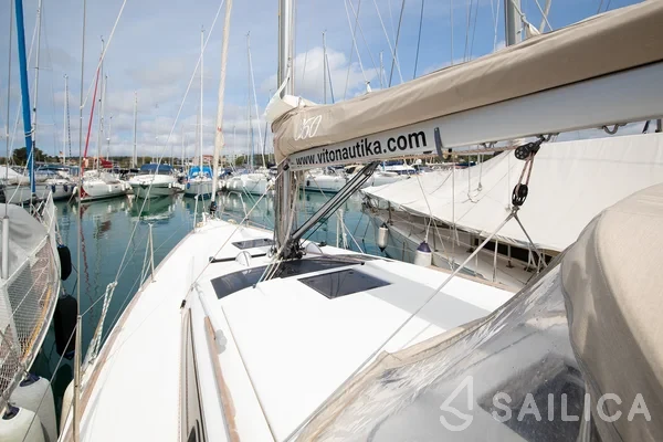 Dufour 360 GL - Yacht Charter Sailica