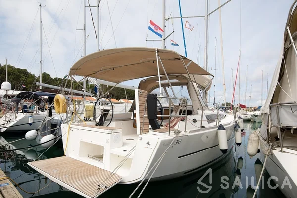 Dufour 360 GL - Yacht Charter Sailica