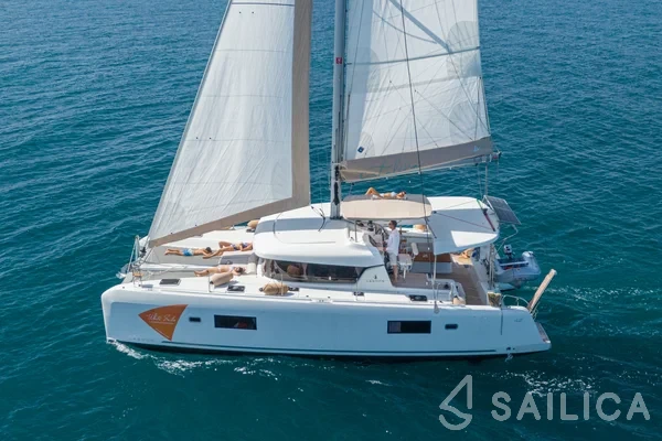 Lagoon 42 - Yacht Charter Sailica