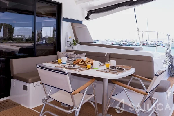 Lagoon 42 - Yacht Charter Sailica